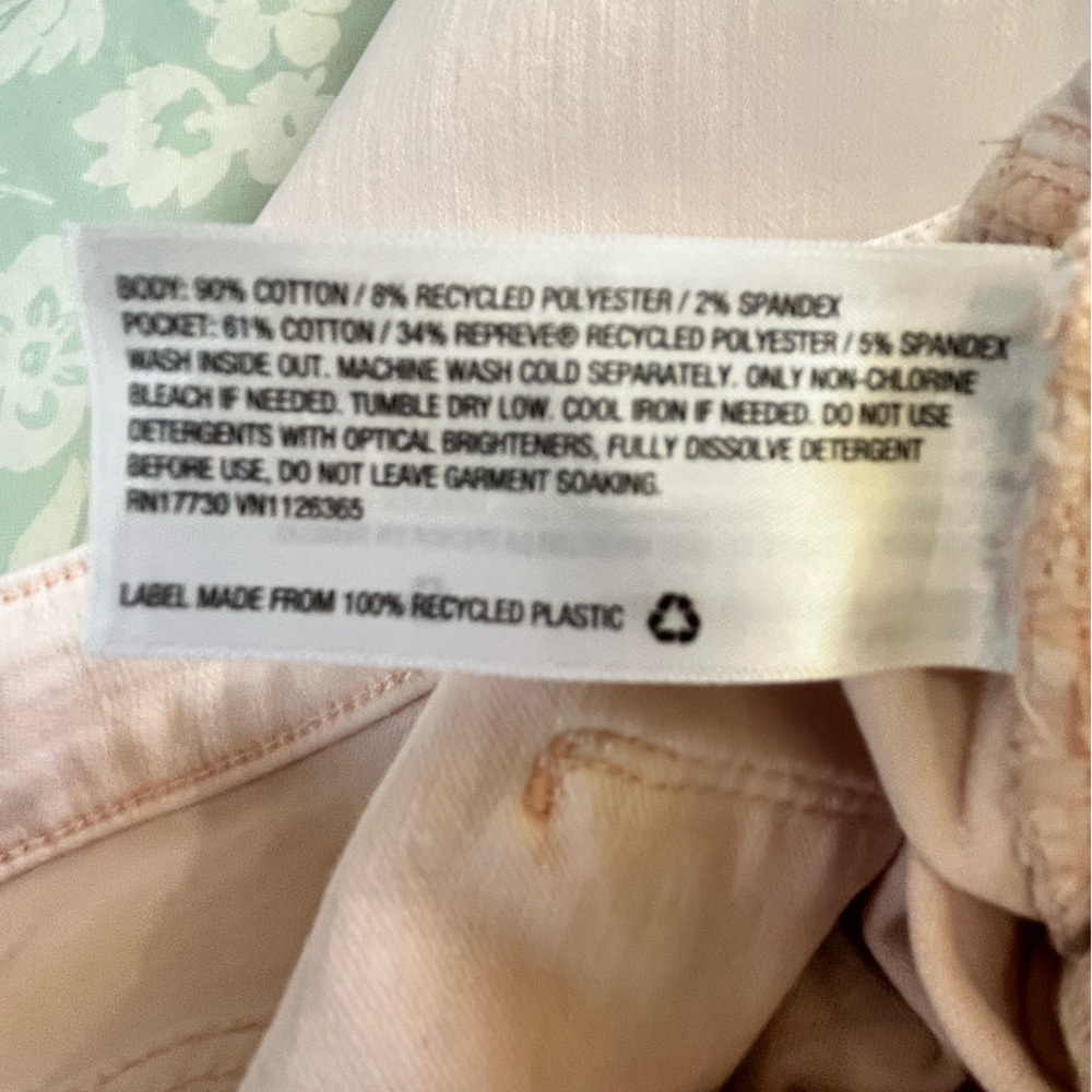 Universal Thread Pale Pink Jeans size 12/31R
EUC - Picture 6 of 15